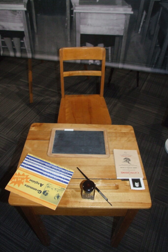 Exposition d’archives sur l’éducation des jeunes filles à la Maison de la Congrégation des Soeurs des SNJM
