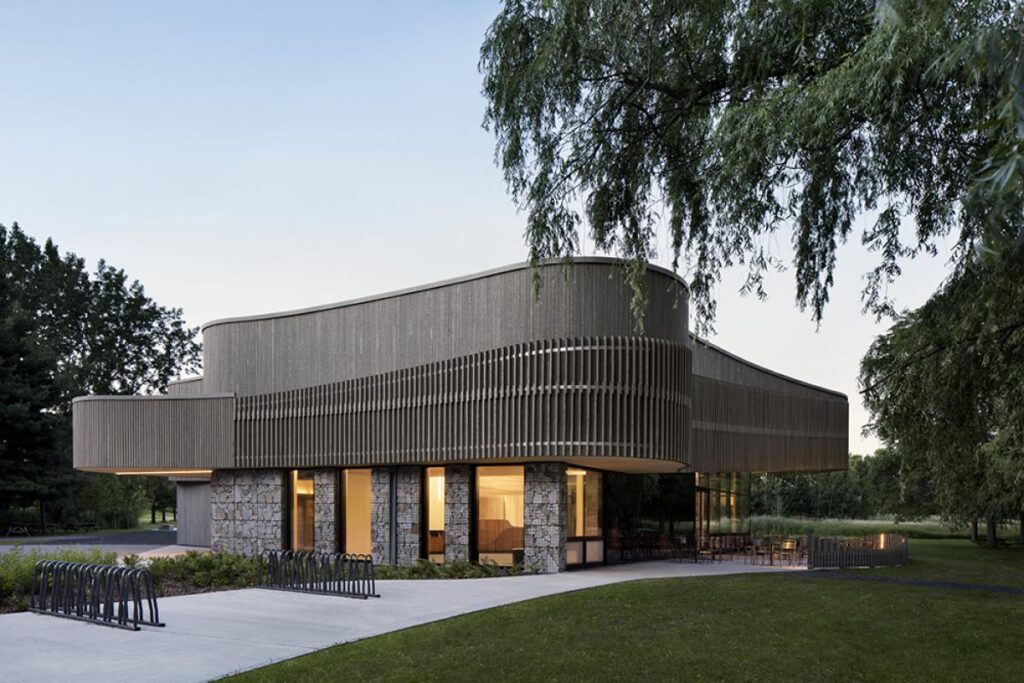 Le nouveau centre de services du parc des Îles-de-Boucherville écompensé pour son architecture